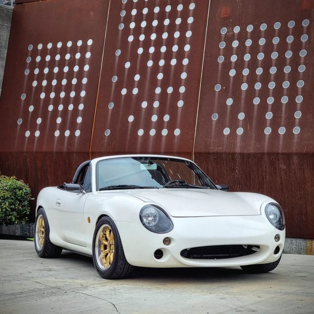 1999 Mazda MX-5 Miata With Esqueleto Japan Front Kit Looks Like a 1960s ...