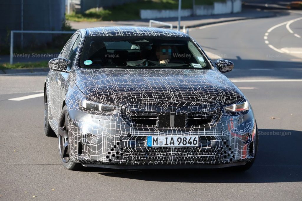 2024 BMW M5 (G90) Plug-In Hybrid Reveals New Kidney Grilles in ...