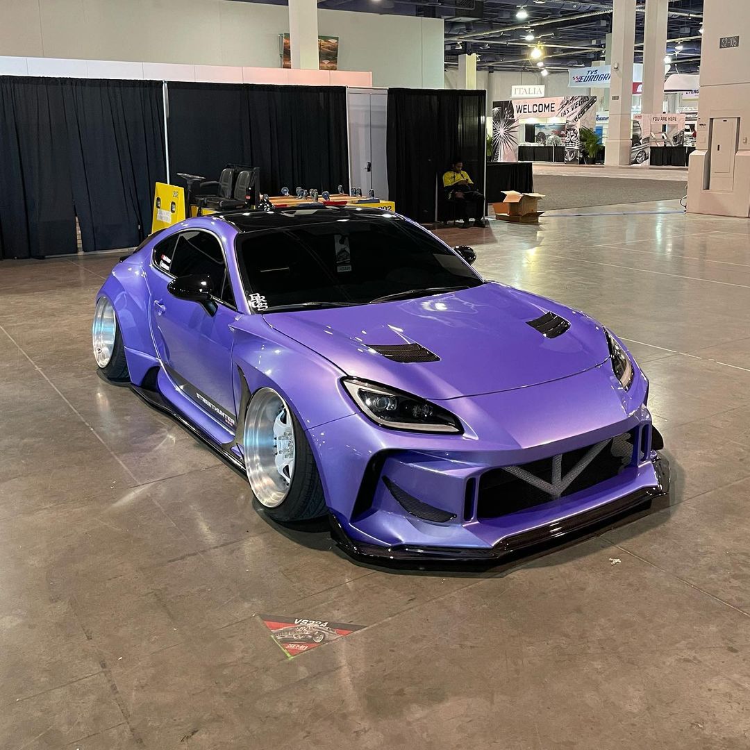 StreetHunter Subaru BRZ and Toyota GR86 Widebody Bashes Its Way into