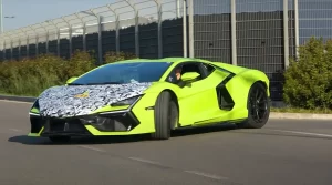 Lamborghini Revuelto in Verde Shock first road spotting by Varryx