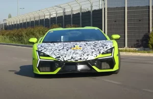 Lamborghini Revuelto in Verde Shock first road spotting by Varryx